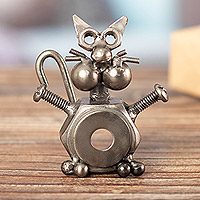 Figura de metal reciclado, 'Matey Feline' - Caprichosa figura de gato de metal reciclado ecológica de Perú