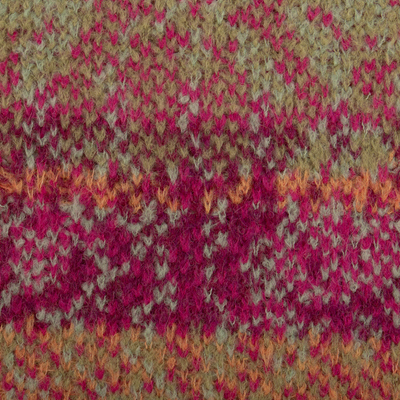 Schal aus Alpaka-Mischung - Gestrickter Schal aus Alpaka-Mischung in den Farbtönen Burgunderrot, Rosa, Grün und Gelb