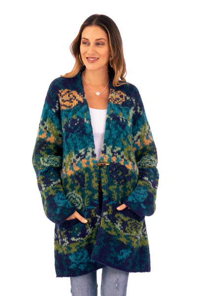 Strickjacke aus Alpaka-Mischung - Langärmliger Blumen-Cardigan aus Alpaka-Mischstrick in Blau