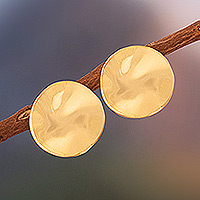 Pendientes de botón chapados en oro, 'Minimalist Delight' - Pendientes de botón modernos de plata de ley chapados en oro de Perú