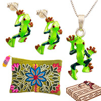 Kuratiertes Geschenkset „Frog Melody“ – Handgefertigtes grünes Geschenkset mit Froschmotiv aus Peru