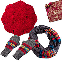 Kuratiertes Geschenkset „Urban Red“ – handgewebtes und gestricktes Accessoire aus 100 % Alpaka. Kuratiertes Geschenkset