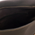 Umhängetasche aus Leder - Leder-Umhängetasche in Schwarz mit handgewebtem Akzent