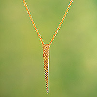 Vergoldete Halskette mit Anhänger, „Victorious Confidence“ – Polierte, geometrische, 18 Karat vergoldete Halskette mit Anhänger
