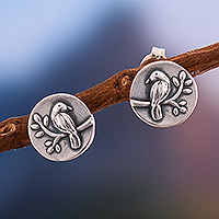 Pendientes de plata de ley, 'Petite Sparrows' - Pendientes de plata de ley con temática de gorrión en relieve