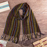 Schal aus Baby-Alpaka-Mischung, „Inside the River“ – handgewebter, gestreifter Schal aus Baby-Alpaka-Mischung in Grün und Braun