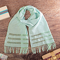 Bufanda de algodón, 'Bright Jade' - Bufanda de algodón con flecos verdes y jade tejida a mano de Perú