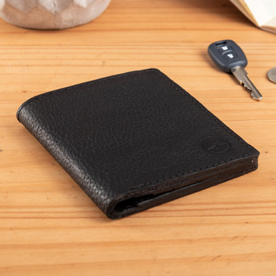Men's leather bi-fold wallet, 'Classic Onyx' - Handcrafted Onyx Black 100% Leather Bi-Fold Wallet for Men