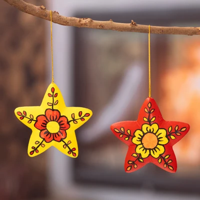 Ceramic ornaments, 'Ayacucho Floral Stars' (pair) - 2 Hand-Painted Ceramic Star Floral Christmas Ornaments
