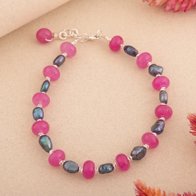 Cultured pearl and agate beaded wristband bracelet, 'Crimson Dawn' - Adjustable Agate Black Cultured Pearl Silver Beaded Bracelet