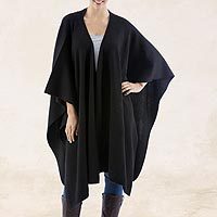 Ruana mezcla de alpaca, 'Versatile Black' - Ruana Kimono Sólida de Lana de Alpaca en Negro