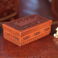 Caja de cuero labrado, 'Lope de Vega' - Caja decorativa de cuero labrado artesanalmente