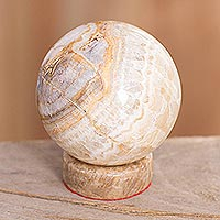 Esfera de calcita y jaspe, 'Paz interior' - Escultura de esfera de jaspe geométrica hecha a mano