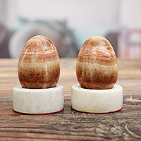 Estatuillas de aragonito, 'Huevos en el bosque' (par) - Esculturas de huevos de piedra de aragonito hechas a mano (par)