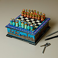 Juego de ajedrez de madera, 'Días de lujo en Bukhara' - Juego de ajedrez de madera de nogal floral púrpura con escena del desierto