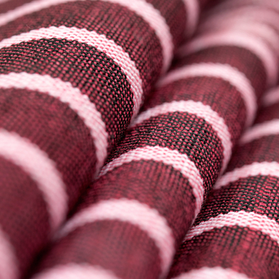 Bufanda ikat de algodón - Bufanda Ikat de algodón con flecos tejida a mano en burdeos y rosa