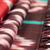 Ikat-Seidenschal - Handgewebter Ikat-Seidenschal mit Fransen und einer lebendigen Farbpalette