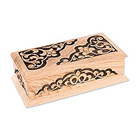 Joyero de madera de nogal, 'Uzbek Garden' - Joyero de madera de nogal tallado a mano con motivos de vid
