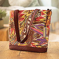 Patchwork-Ikat-Einkaufstasche, „Exuberance“ – Burgunderrote Einkaufstasche mit mehrfarbigem Patchwork-Ikat-Muster