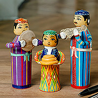 Figuras de madera, 'Proud Ensemble' (juego de 3) - Juego de tres figuras tradicionales de madera de pino y abedul