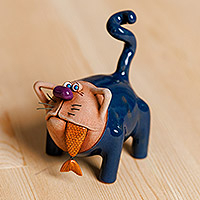Figura de cerámica, 'Travesuras Felinas en Azul' - Figura Artesanal de Cerámica Azul de Gato y Pez