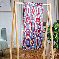 Bufanda ikat de seda, 'Belleza uzbeka' - Bufanda Ikat de seda tejida a mano con flecos en bayas blancas y azules