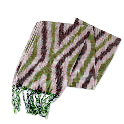Ikat-Schal aus Baumwolle - Handgewebter Ikat-Schal aus Baumwolle mit Fransen in Grün und Braun