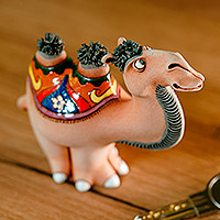 Figura de cerámica, 'Happy Camel' - Figura de camello de cerámica hecha a mano de Uzbekistán