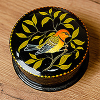 Schmuckschatulle aus Pappmaché, „Chant for Joy“ – bemalte Schmuckschatulle mit Vögeln und Blättern in Gelb und Orange