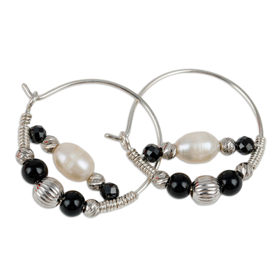 Pendientes de aro de obsidiana y perlas cultivadas - Pendientes de aro con cuentas de perlas cultivadas y obsidiana natural