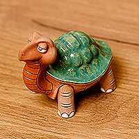 Figura de cerámica, 'Calm Vitality' - Figura de cerámica de tortuga verde y marrón hecha a mano