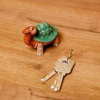 estatuilla de ceramica - Figura de cerámica de tortuga verde y marrón hecha a mano