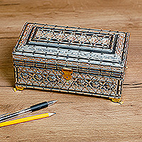 Joyero de madera y metal, 'Splendid Sandiq' - Joyero rectangular de madera con detalles en latón y aluminio