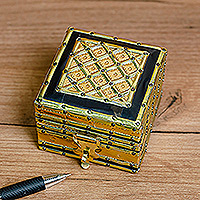 Caja de joyería de madera, latón y estaño, 'Resplendent Square' - Caja de joyería hecha a mano de latón y estaño con forro de cuero