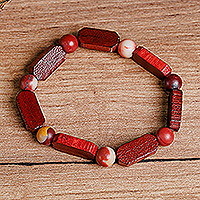 Stretch-Armband aus Jaspisperlen, „Fire Liberty“ – handgefertigtes Stretch-Armband aus Jaspis- und Holzperlen in Rot