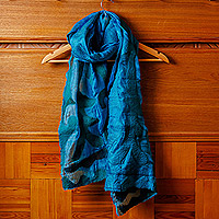Bufanda de seda y fieltro de lana - Bufanda abstracta de seda suave con detalles en fieltro en tonos azules