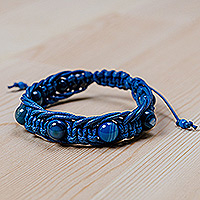 Makramee-Armband mit Achatperlen, 'Shambhala Flair' - Handgefertigtes Makramee-Armband im Shambhala-Stil mit blauen Achatperlen