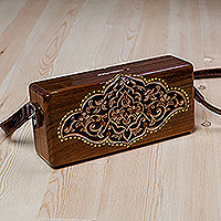 Bolso bandolera de cuero y madera, 'Sylvan Empress' - Eslinga de madera de nogal floral tallada a mano con correas de cuero