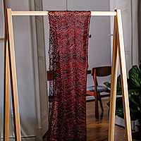 Bufanda de lana de cachemira, 'Regal Pleasure in Crimson' - Bufanda de lana de cachemira negra y carmesí suave a rayas tejidas a mano