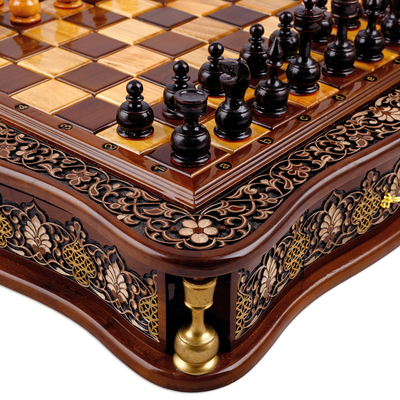 Schachspiel aus Holz – Poliertes, klassisches, handgeschnitztes Walnussholz-Schachspiel mit Blumenmuster