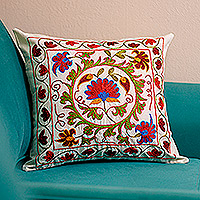 Funda de almohada bordada de algodón y viscosa, 'Corazón del jardín' - Funda de almohada tradicional bordada de algodón y viscosa