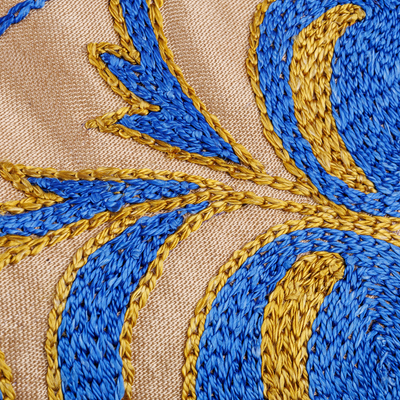 Funda de almohada bordada de seda y algodón. - Funda de almohada de seda azul y beige bordada con granada