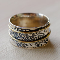 Sterling silver band ring, 'Spring Present' - Floral Sterling Silver Band Ring with Luminous Ribbon