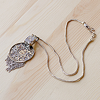 Wasserfall-Halskette aus Sterlingsilber, „Celestial Sun“ – Wasserfall-Halskette aus Sterlingsilber mit klarem Kristall und Sonnenmotiv