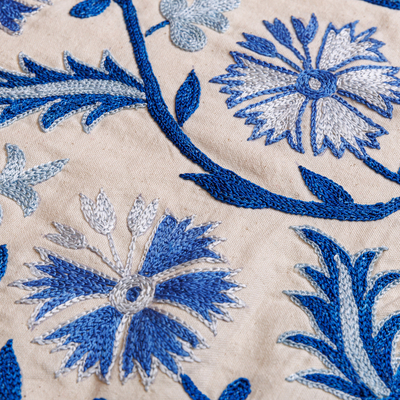 Camino de mesa bordado de algodón y viscosa - Camino de mesa de algodón y viscosa azul con bordado floral