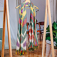 Baumwoll-Ikat-Schal, „Bright Colors“ – handgewebter mehrfarbiger Baumwoll-Ikat-Schal mit Fransen