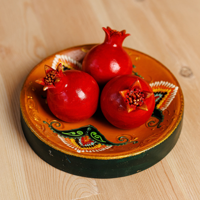 Detalle de porcelana para el hogar - Acento casero de porcelana y plato de granada de loza pintada
