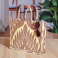 Ikat-Baumwoll-Einkaufstasche, „Splendorous Flair“ – Handgefertigte Ikat-Baumwoll-Einkaufstasche in Braun und Gelb
