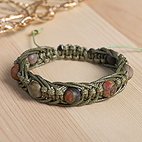 Makramee-Armband mit Jaspisperlen, „Shamballa Vitality“ – Verstellbares Makramee-Armband mit grünen Jaspisperlen
