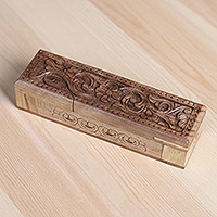 Caja de rompecabezas de madera, 'Khiva's Enigma' - Caja de rompecabezas de madera de nogal floral de arte popular de Uzbekistán